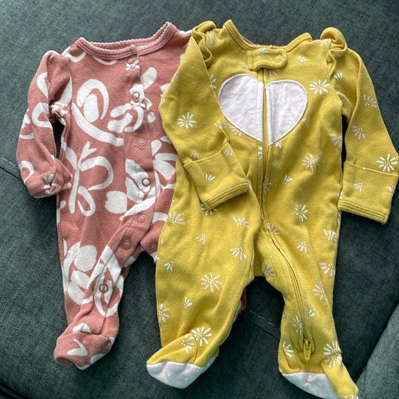 Carter’s newborn sleepers - Picture 1 of 3